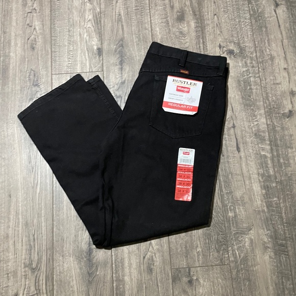 NWT Men’s Wrangler Rustler Regular Fit Black Jeans 38x30 - Picture 1 of 4